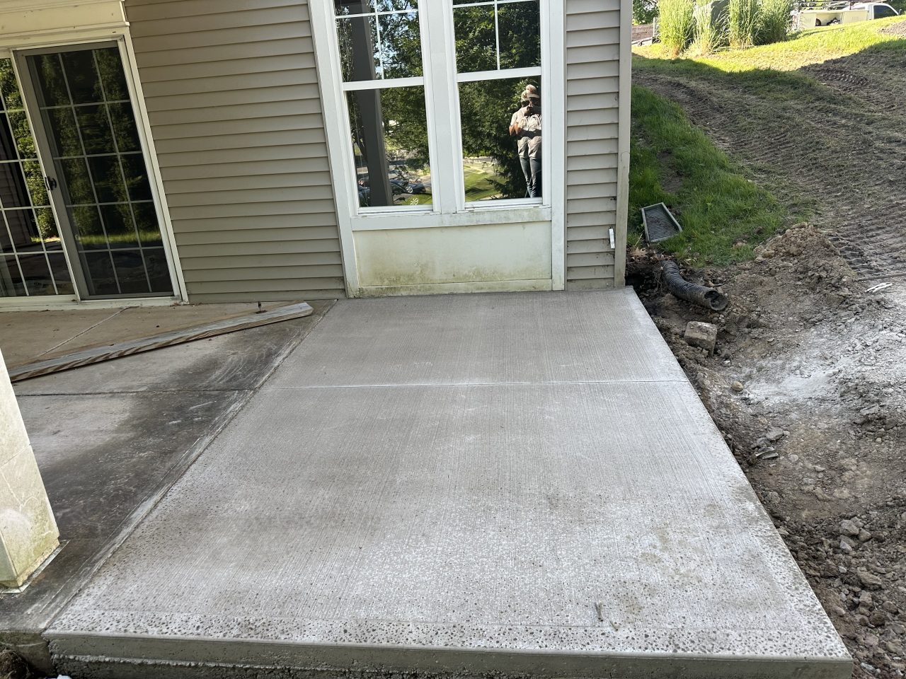 CLOVERWOOD Concrete Patio AFTER 02